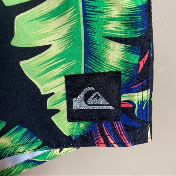 Quiksilver board shorts - Picture 2 of 9
